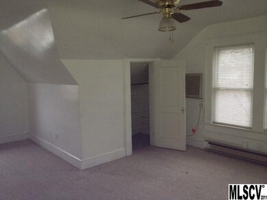 UPSTAIRS APARTMENT LR