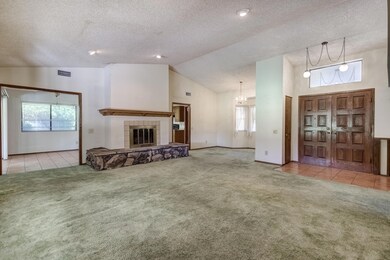 2039 W Shawnee Dr-10