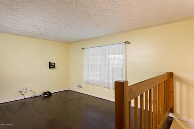 5412 Idlewood Ln, Louisville, KY 40291 - photo 4