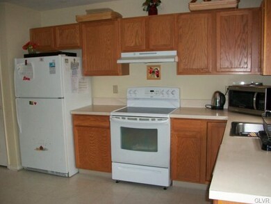 621 Abbe Ct, Freemansburg, PA 18017 - photo 5