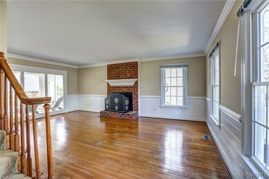 This is the view entering the house!  Dazzlingly open and airy. Love those 3 exposures in Fam Room
