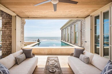 14- POOL LOUNGE