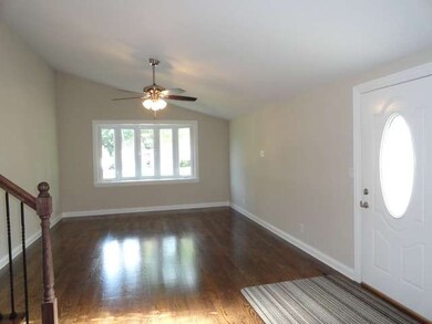 1714 Queens Ct, Carpentersville, IL 60110 - photo 5