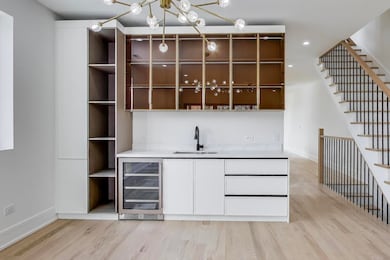 2307 W Foster Ave unit 3, Chicago, IL 60625 - photo 7