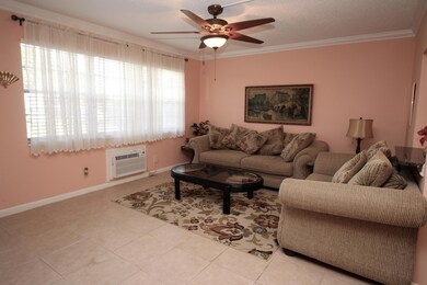 51 Windsor C, West Palm Beach, FL 33417 - photo 4