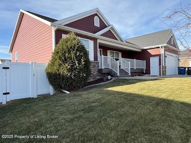 2597 Country Oak Dr, Dickinson, ND 58601 - photo 3