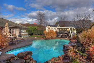 2580 Meadow Creek Dr, Medford, OR 97504 - photo 2