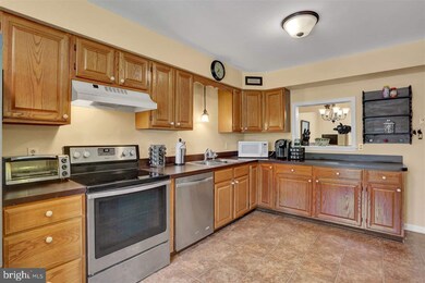 291 Worcester Ave, Harrisburg, PA 17111 - photo 4