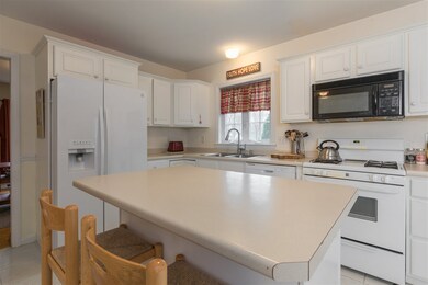 1 Wyndbrook Cir, Exeter, NH 03833 - photo 3