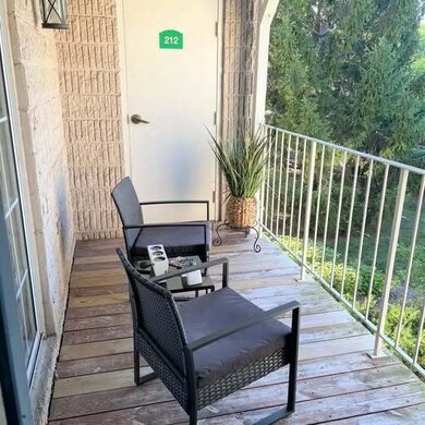 unlisted-address, Carol Stream, IL 60188 - photo 4