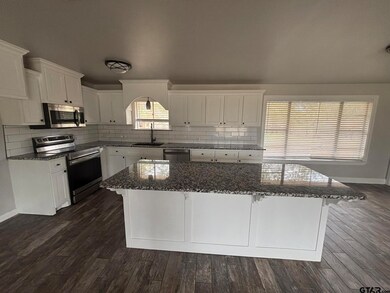 109 Mahan St, Pittsburg, TX 75686 - photo 5