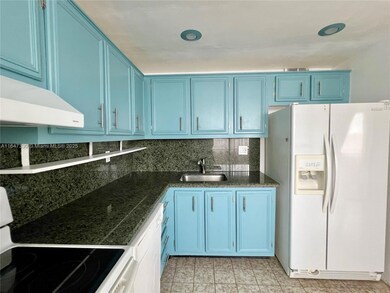 671 NE 195th St unit 425E, Miami, FL 33179 - photo 4