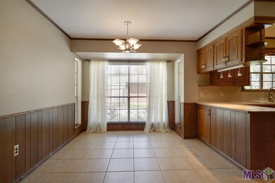 Light and bright Breakfast space.  Notice the serv