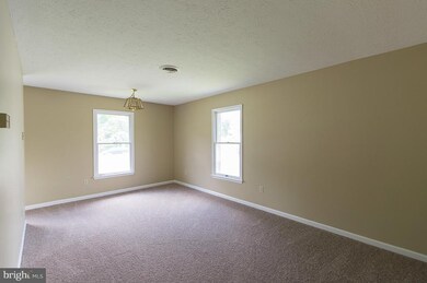 907 N Royal Ave unit APARTMENT A, Front Royal, VA 22630 - photo 2