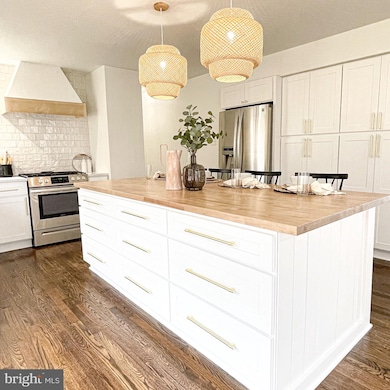 7116 Harlan Ln, Sykesville, MD 21784 - photo 2