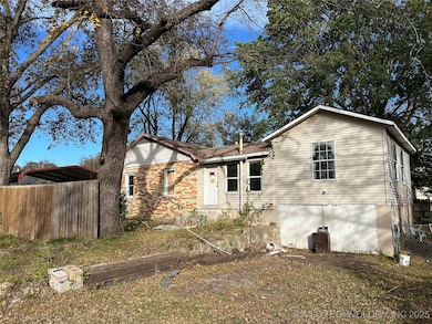 902 SE 2nd St, Pryor, OK 74361 - photo 2