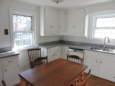 86 Parkway Dr, Stratford, CT 06614 - photo 3