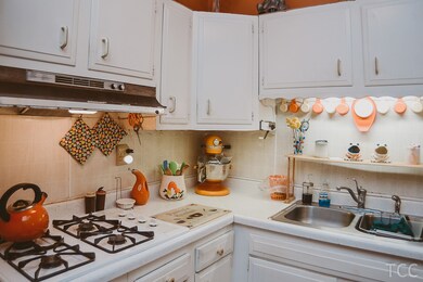 1464 Kings Rd, Carpentersville, IL 60110 - photo 7