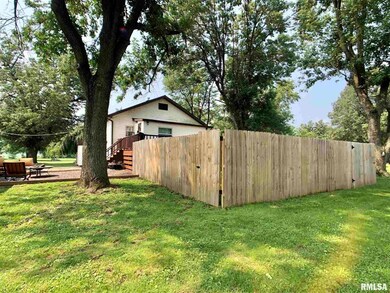 1020 W Beggs Place, Harrisburg, IL 62946 - photo 2