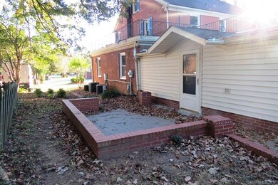 SIDE PATIO