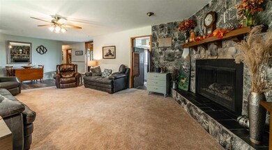 325 Mayfair Dr, Lincoln, IL 62656 - photo 5