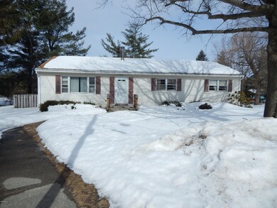 32 Cumberland Cir, Dalton, MA 01226 - photo 2