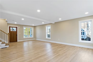 70 Magnolia St, Bristol, RI 02809 - photo 4