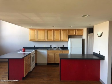 324 Allen St unit 11, West Hazleton, PA 18202 - photo 2