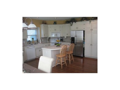 Large kitchen for Entertaining!