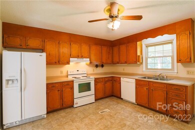 151 Kingswood Rd, Statesville, NC 28625 - photo 2