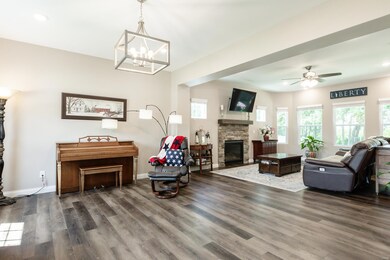 1313 Hollander Ct, O'Fallon, IL 62269 - photo 4