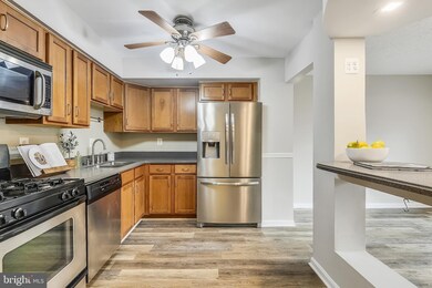 11935 Travistock Ct, Reston, VA 20191 - photo 3