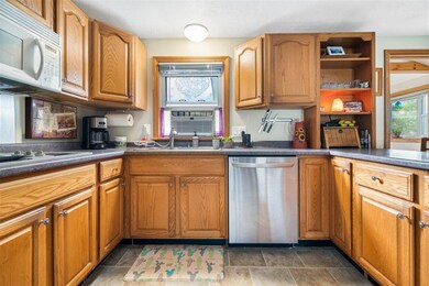 16 Raven St, Nashua, NH 03060 - photo 5