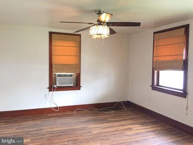 390 W Queen St, Chambersburg, PA 17201 - photo 6