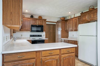 1010 W 46th St, Davenport, IA 52806 - photo 4