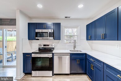 6015 Sweet Dale Ct, Springfield, VA 22152 - photo 3