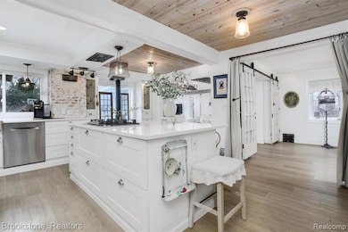 7146 Arrowood Dr, West Bloomfield, MI 48324 - photo 4