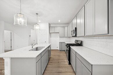 10714 Mangrove Dr, Indianapolis, IN 46239 - photo 4