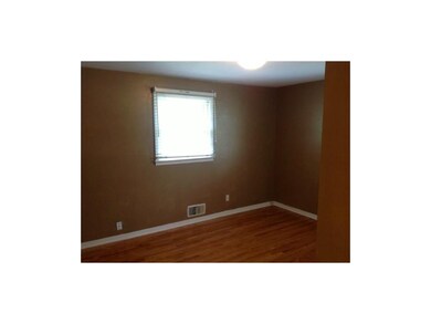 Second bedroom..notice the hardwood floors continu