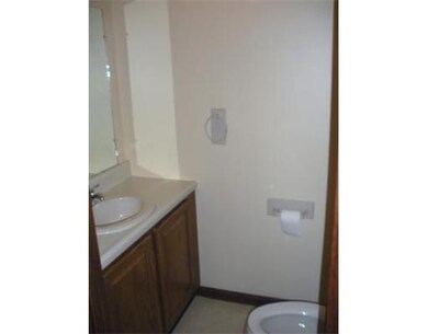 143 Pennacook Dr unit 143, Leominster, MA 01453 - photo 5