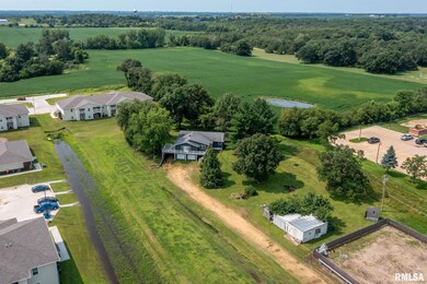 1527 11th St, de Witt, IA 52742 - photo 3