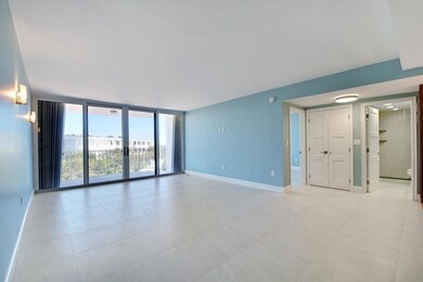 4 Living Room