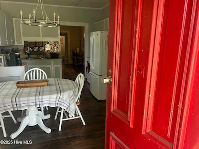 Cozy Eat In Kitchen