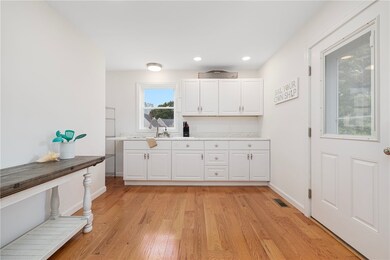 127 Howland Ave unit Rear, Jamestown, RI 02835 - photo 6