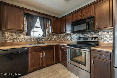 140 Gentry Crossings Ct, Mount Washington, KY 40047 - photo 7