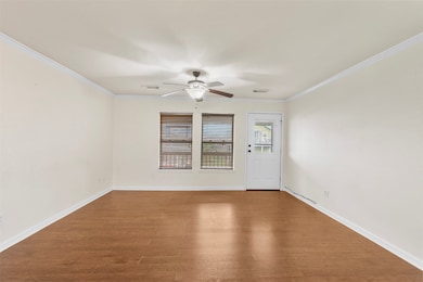 Expansive livingroom
