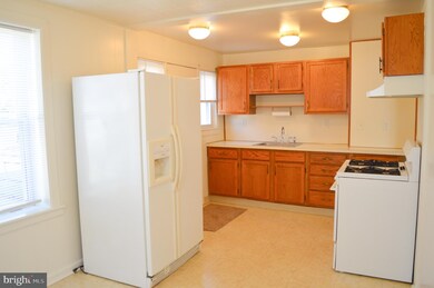 1323 Cypress Ave, Wilmington, DE 19805 - photo 6