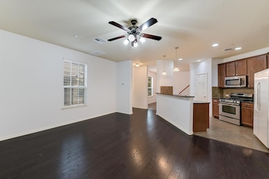 Kitchen with appliances with stainless steel fini