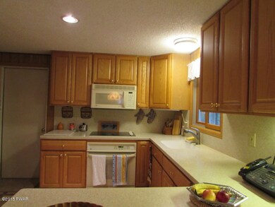 111 Hillcrest Dr, Hawley, PA 18428 - photo 4