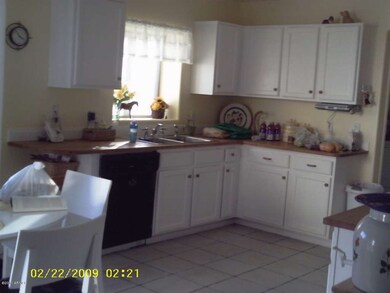 Large open eat-in kitchen!